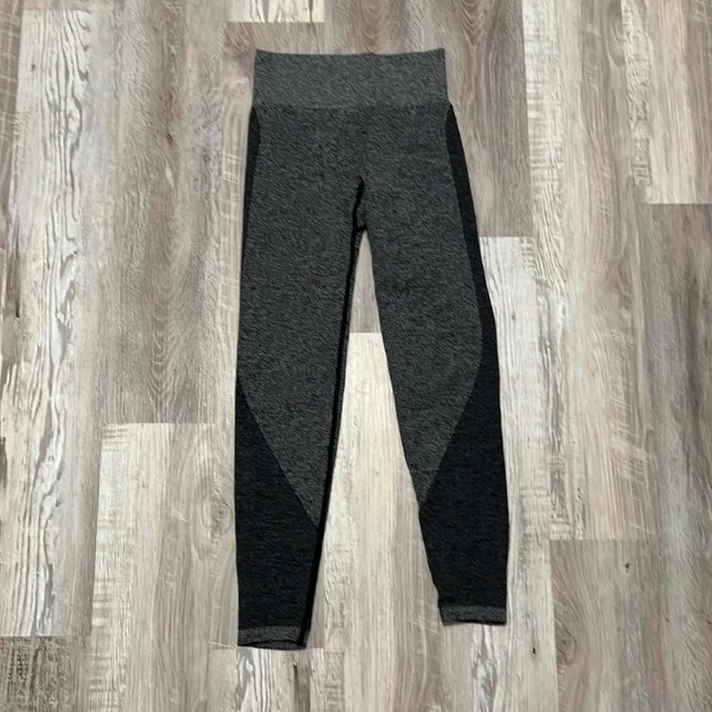 Victoria’s Secret PINK seamless contour leggings